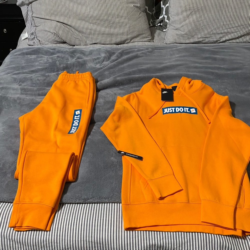Nike  joggers set new with tags